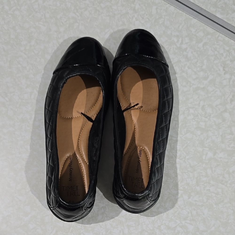 Timeless Black Women's Flats‎
